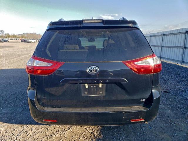 Toyota Sienna Le Image 4