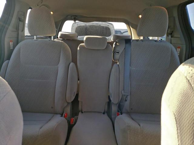 Toyota Sienna Le Image 10