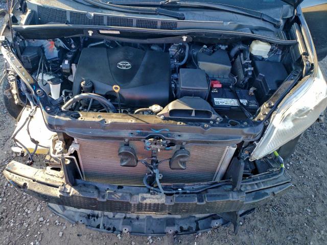 Toyota Sienna Le Image 9