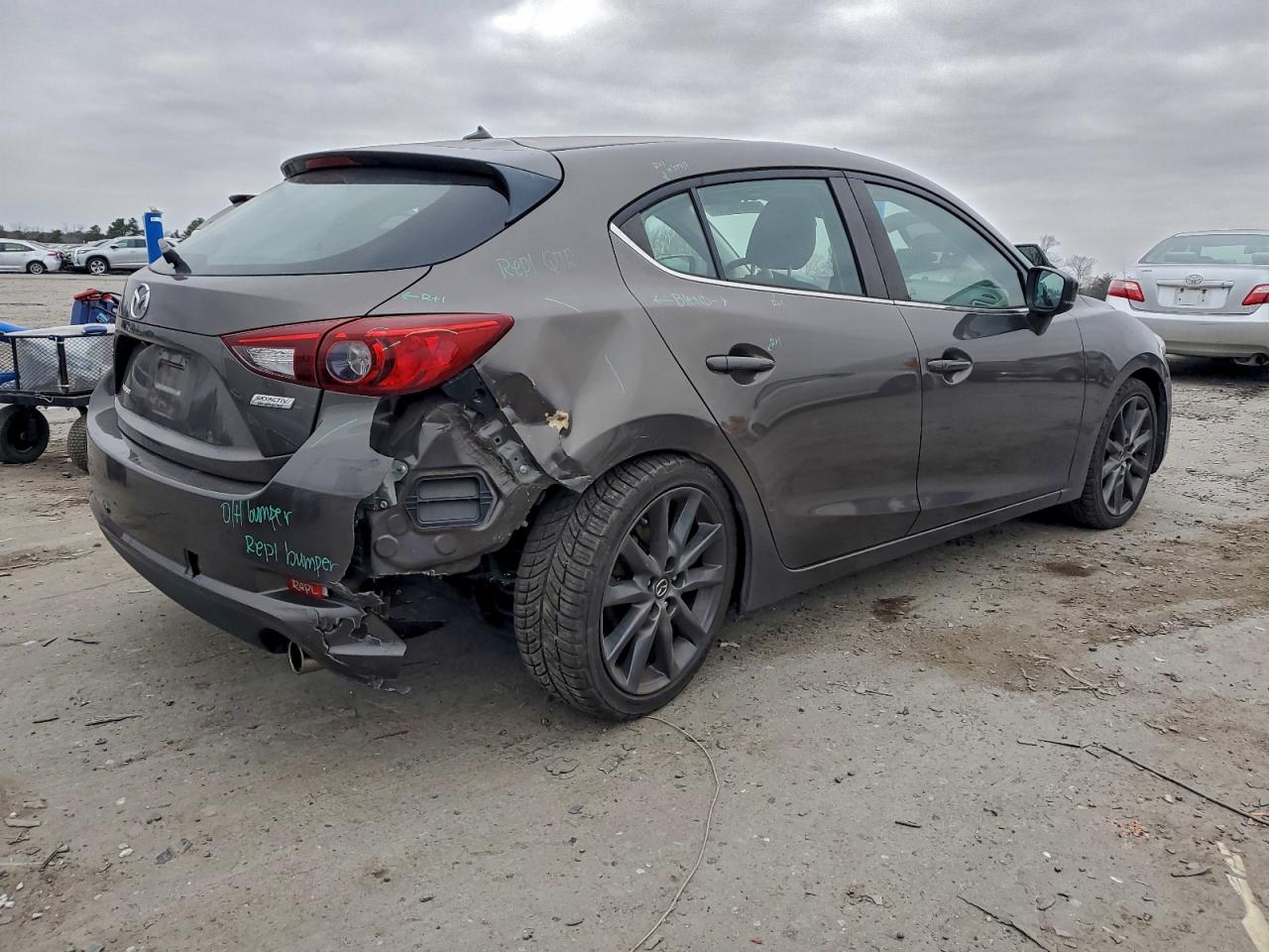 Mazda 3 Touring Image 2