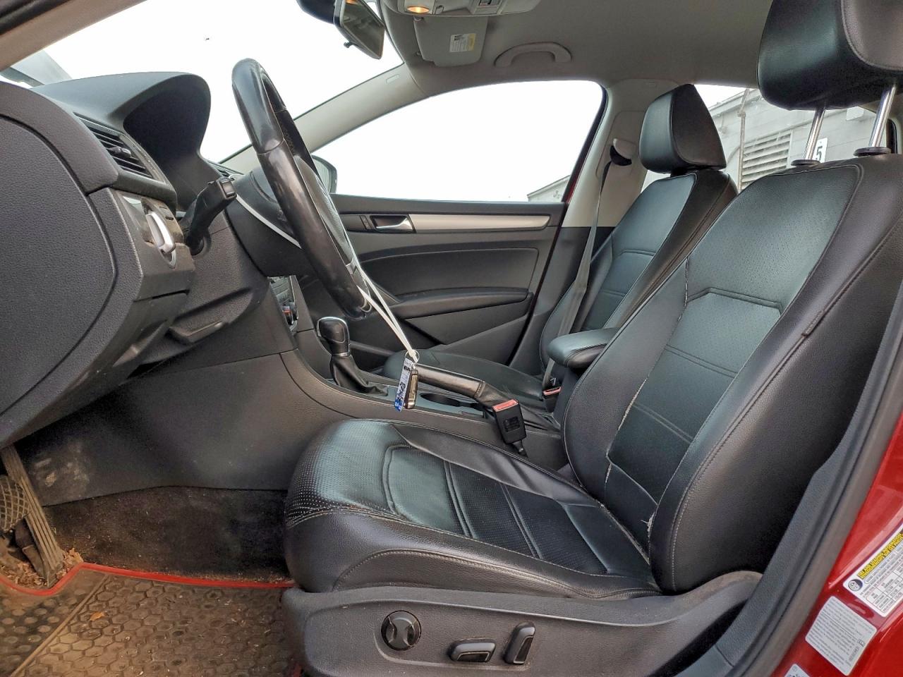 Volkswagen Passat S Image 11