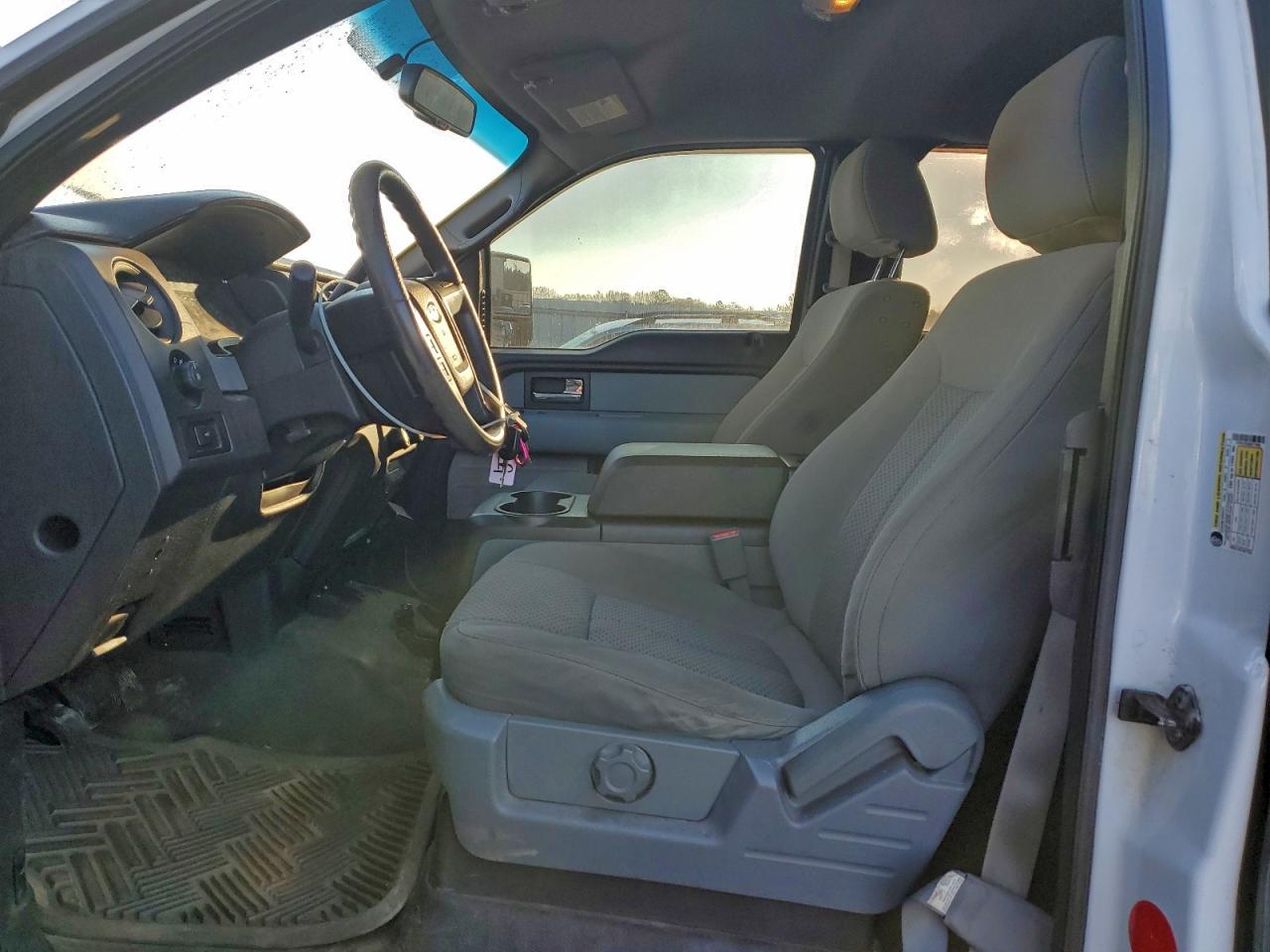 Ford F-150 Super Cab Image 9