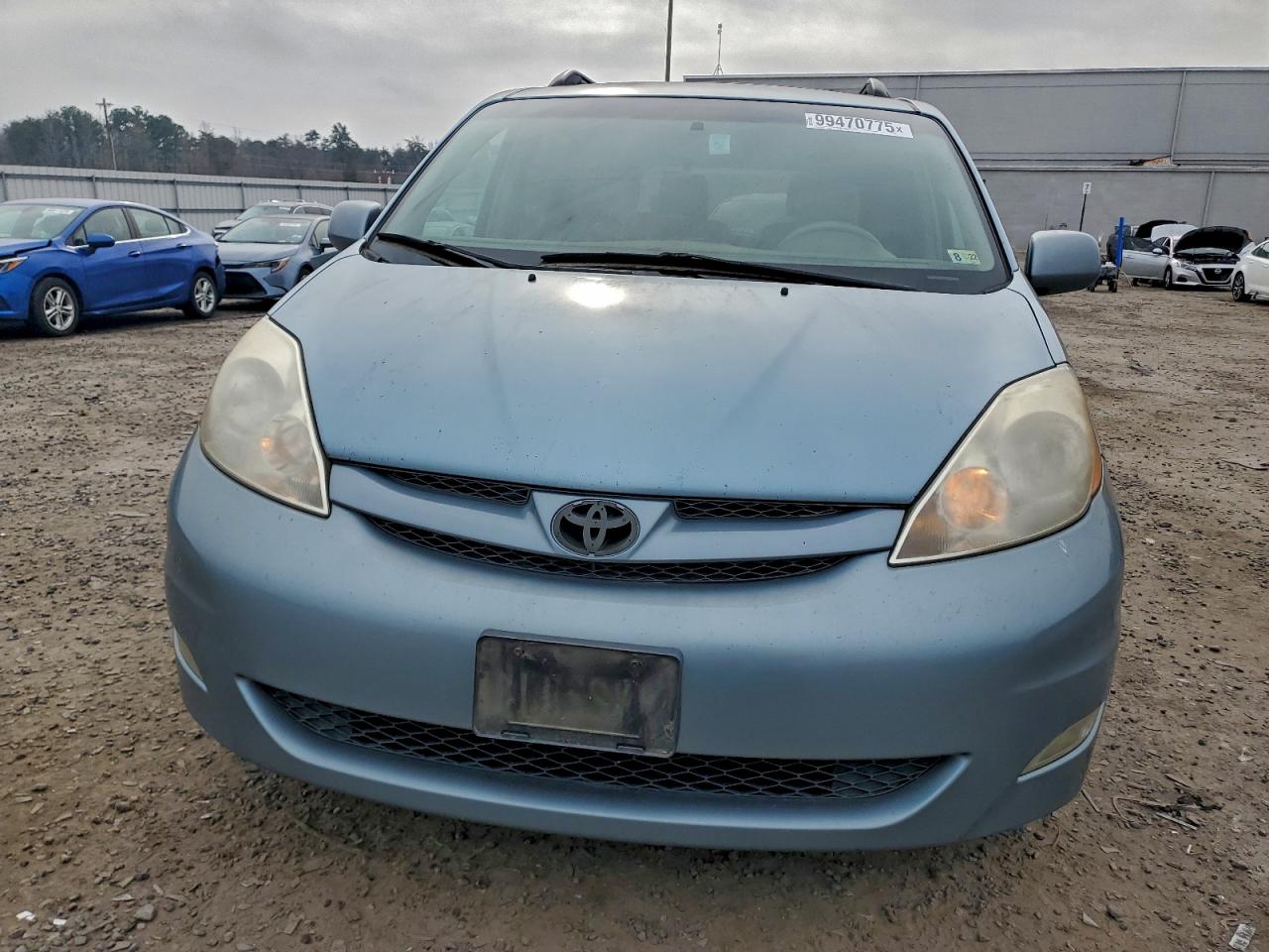 Toyota Sienna Xle Image 2