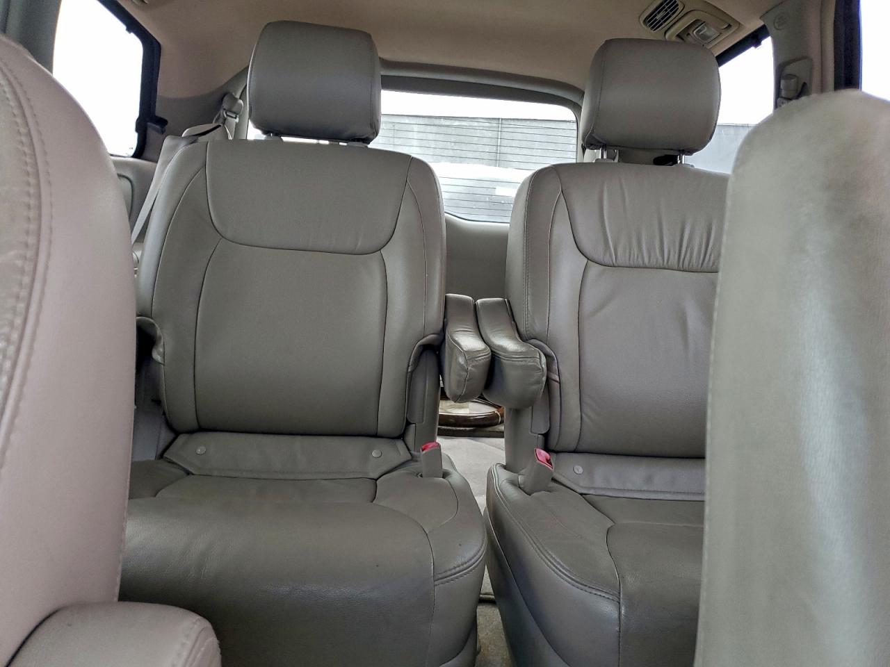 Toyota Sienna Xle Image 11