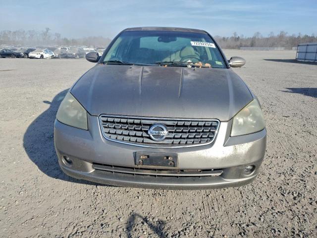 Nissan Altima Se Image 4