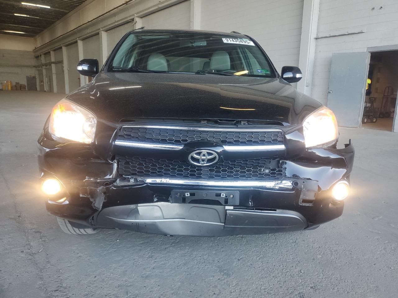 Toyota RAV4 Limited Image 9