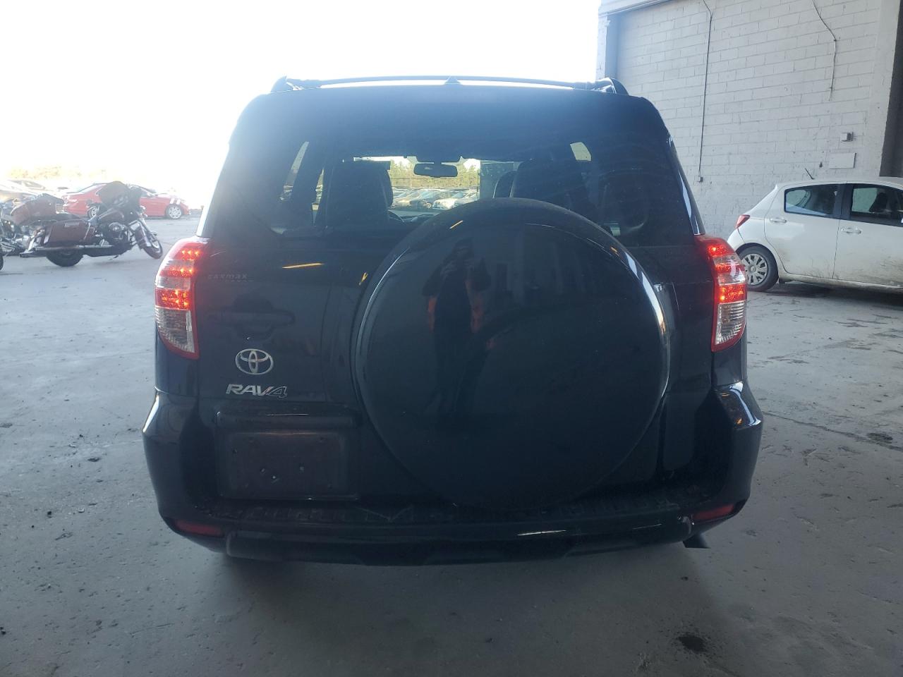 Toyota RAV4 Limited Image 12