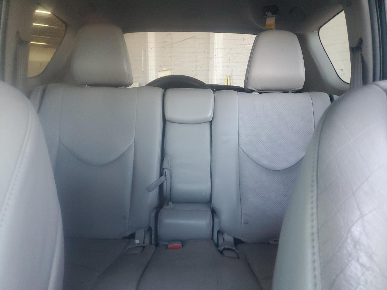 Toyota RAV4 Limited Image 8