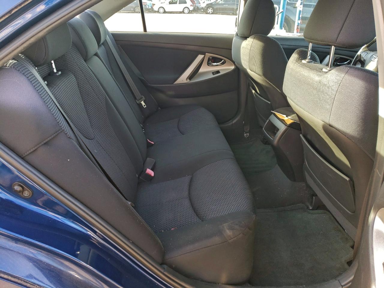 Toyota Camry Base Image 3