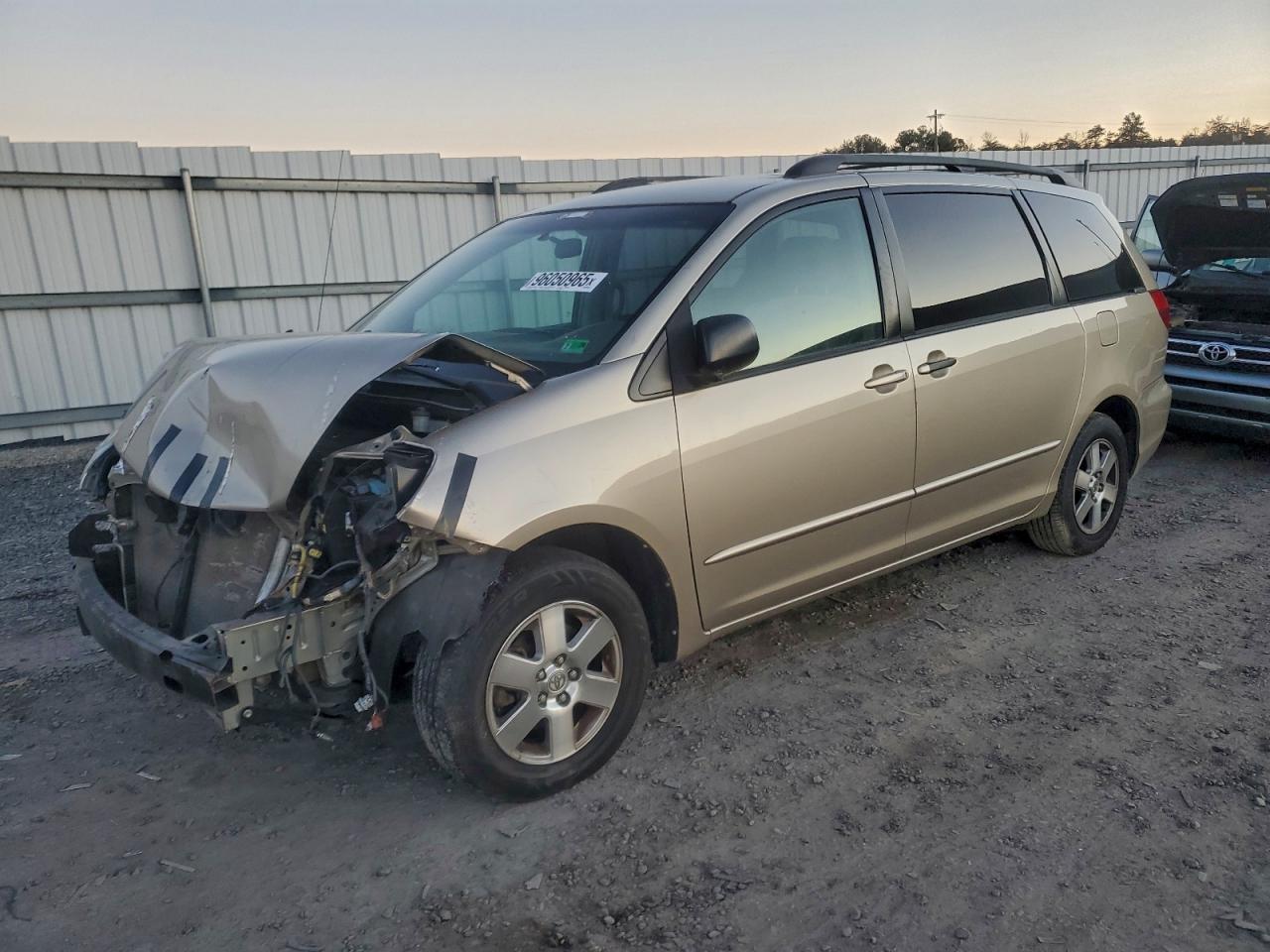 Toyota Sienna Ce Image 1