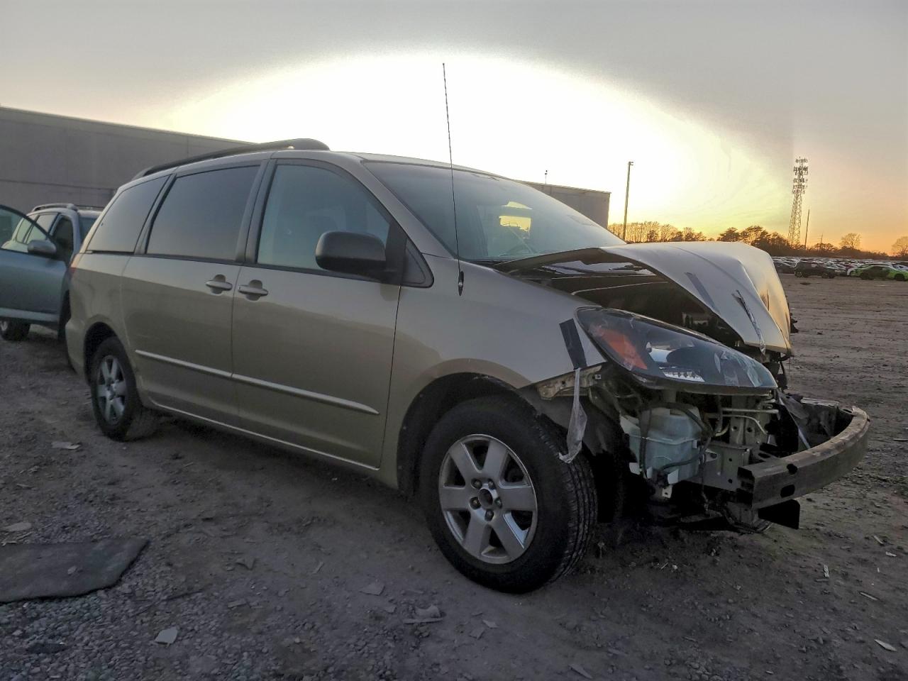 Toyota Sienna Ce Image 4