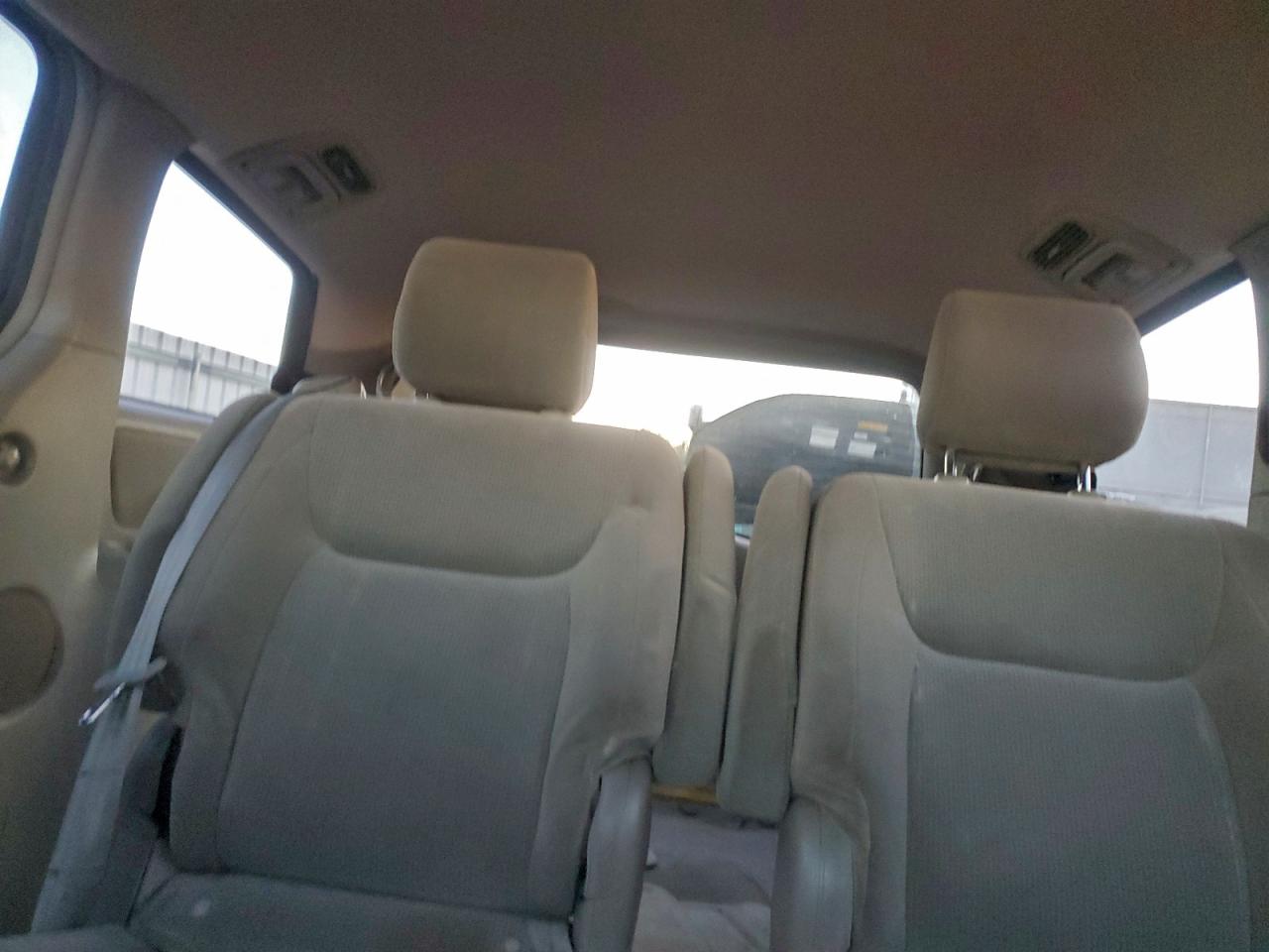 Toyota Sienna Ce Image 11