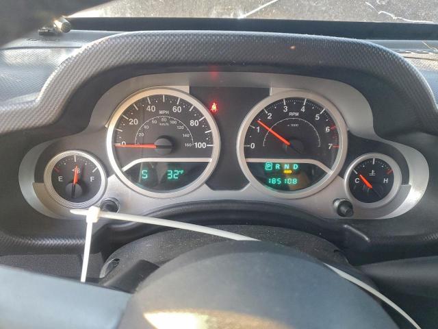 Jeep Wrangler Sahara Image 8