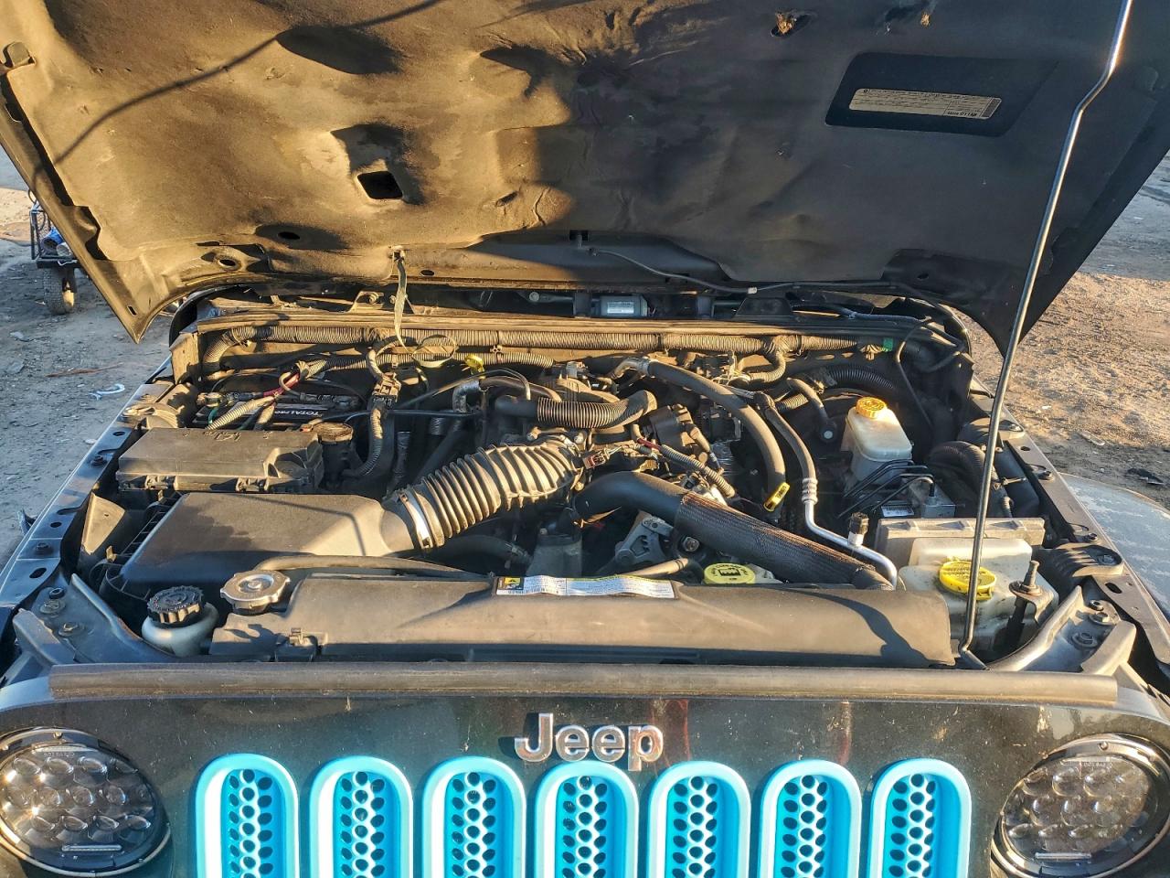 Jeep Wrangler Sahara Image 7