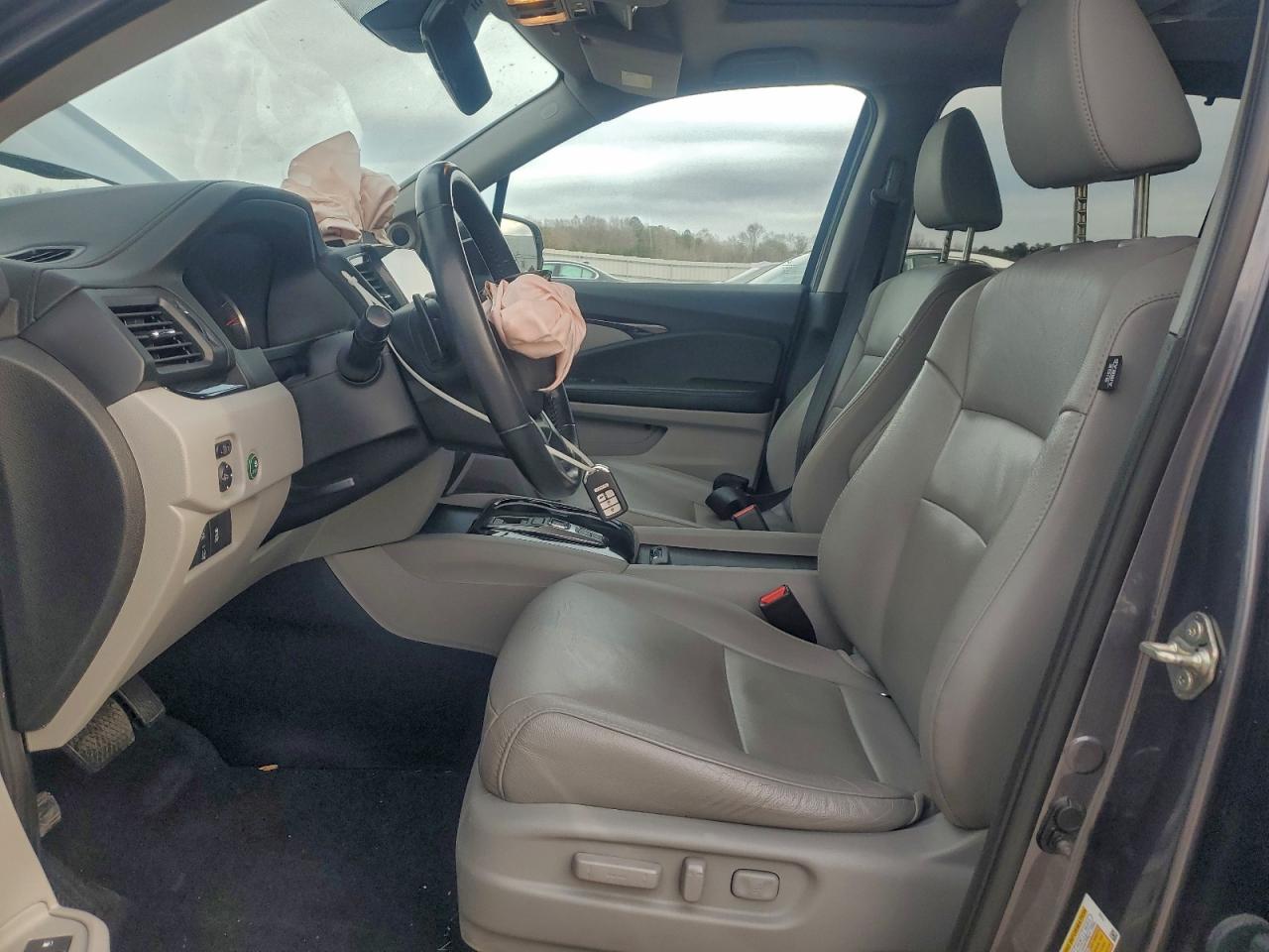 Honda Pilot Touring Image 3