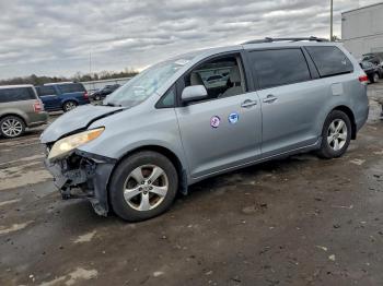  Salvage Toyota Sienna