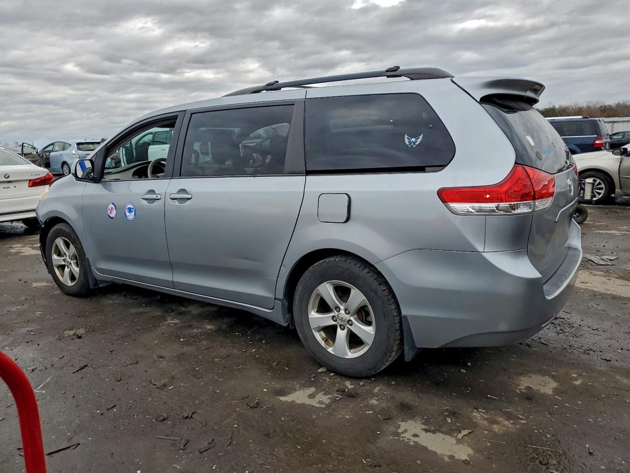 Toyota Sienna Le Image 12