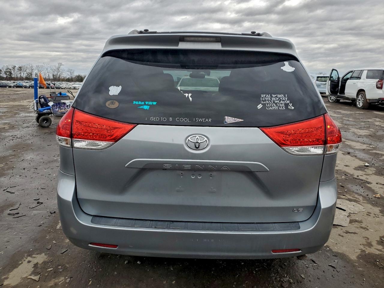 Toyota Sienna Le Image 3