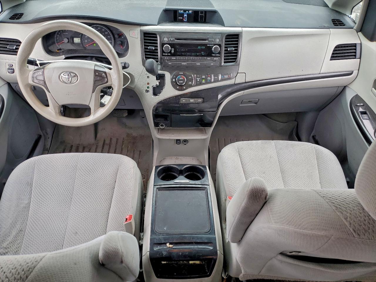 Toyota Sienna Le Image 6