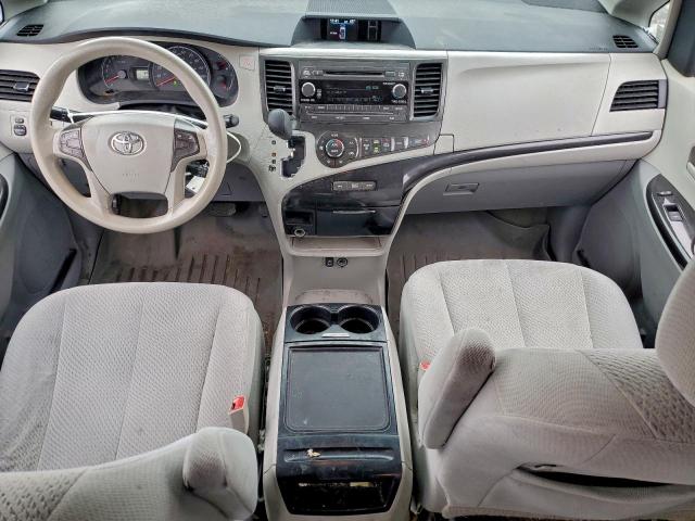 Toyota Sienna Le Image 6