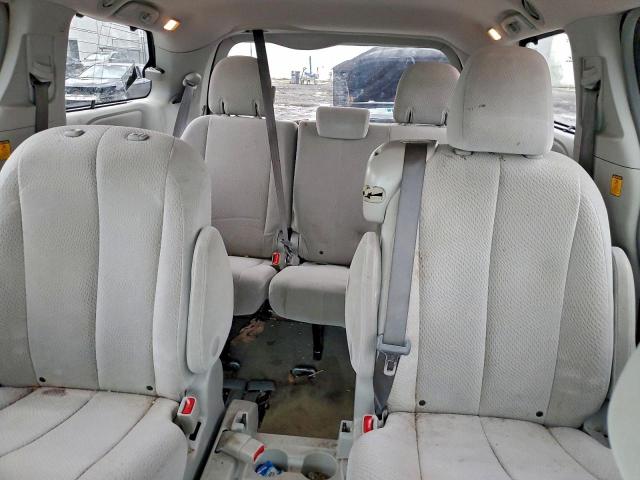 Toyota Sienna Le Image 7