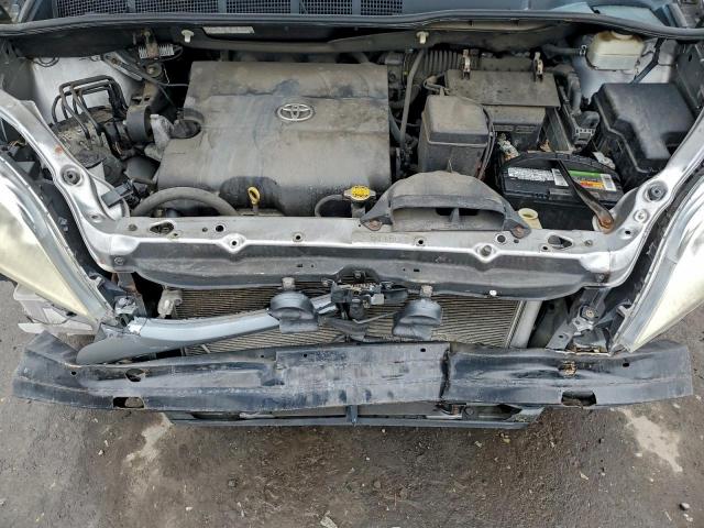 Toyota Sienna Le Image 9