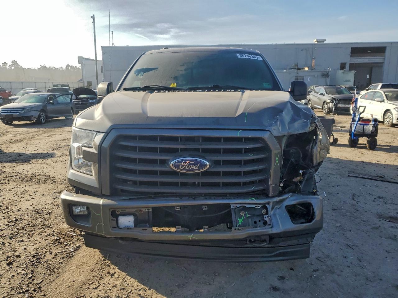 Ford F-150 Super Cab Image 2