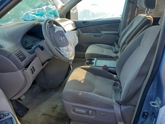 Toyota Sienna Ce Image 8