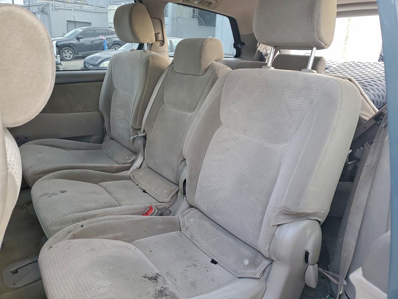 Toyota Sienna Ce Image 13