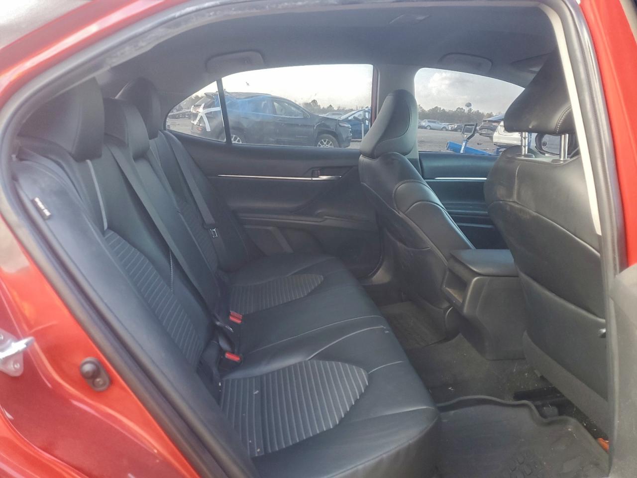 Toyota Camry Se Image 6