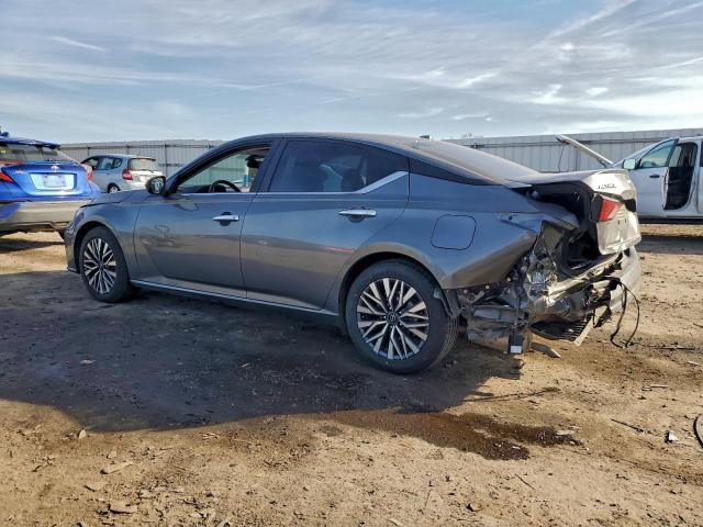 Nissan Altima Sv Image 2