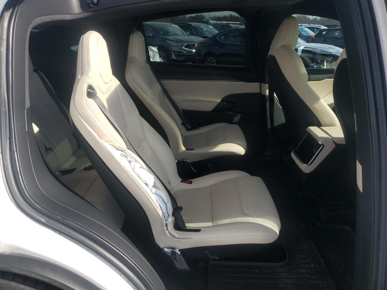Tesla Model X Image 13