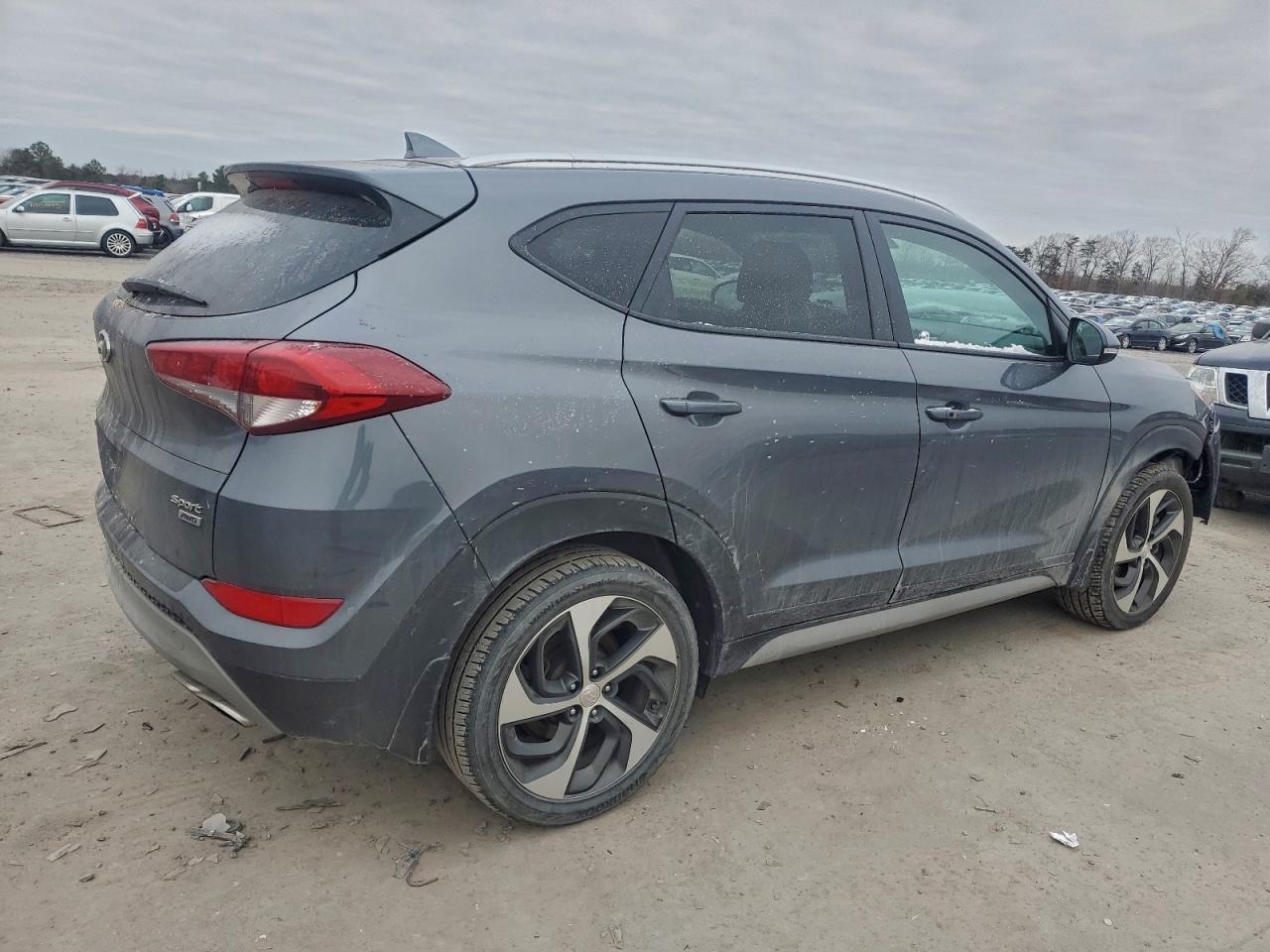 Hyundai TUCSON Sport Image 3
