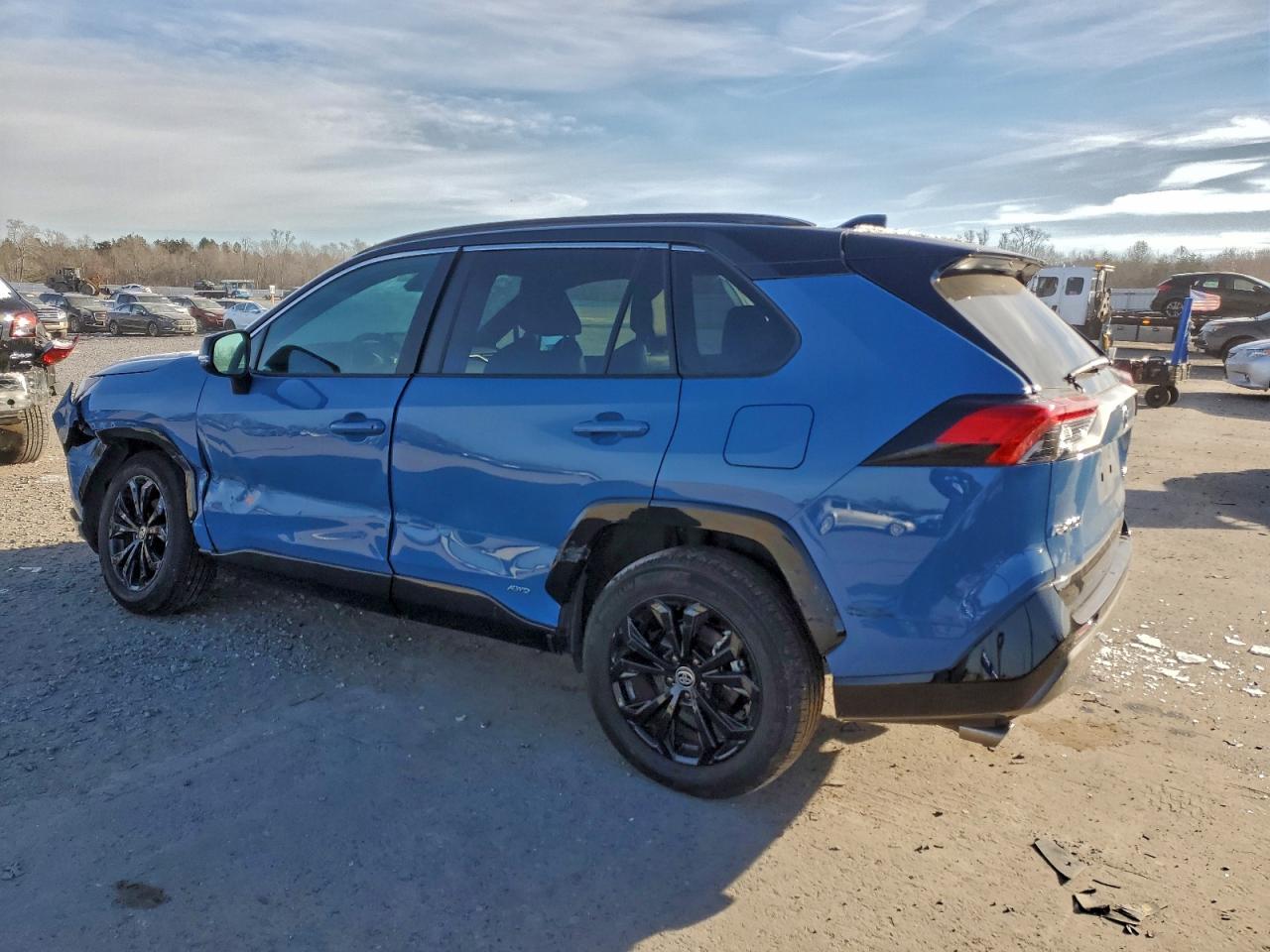 Toyota RAV4 Xse Image 12