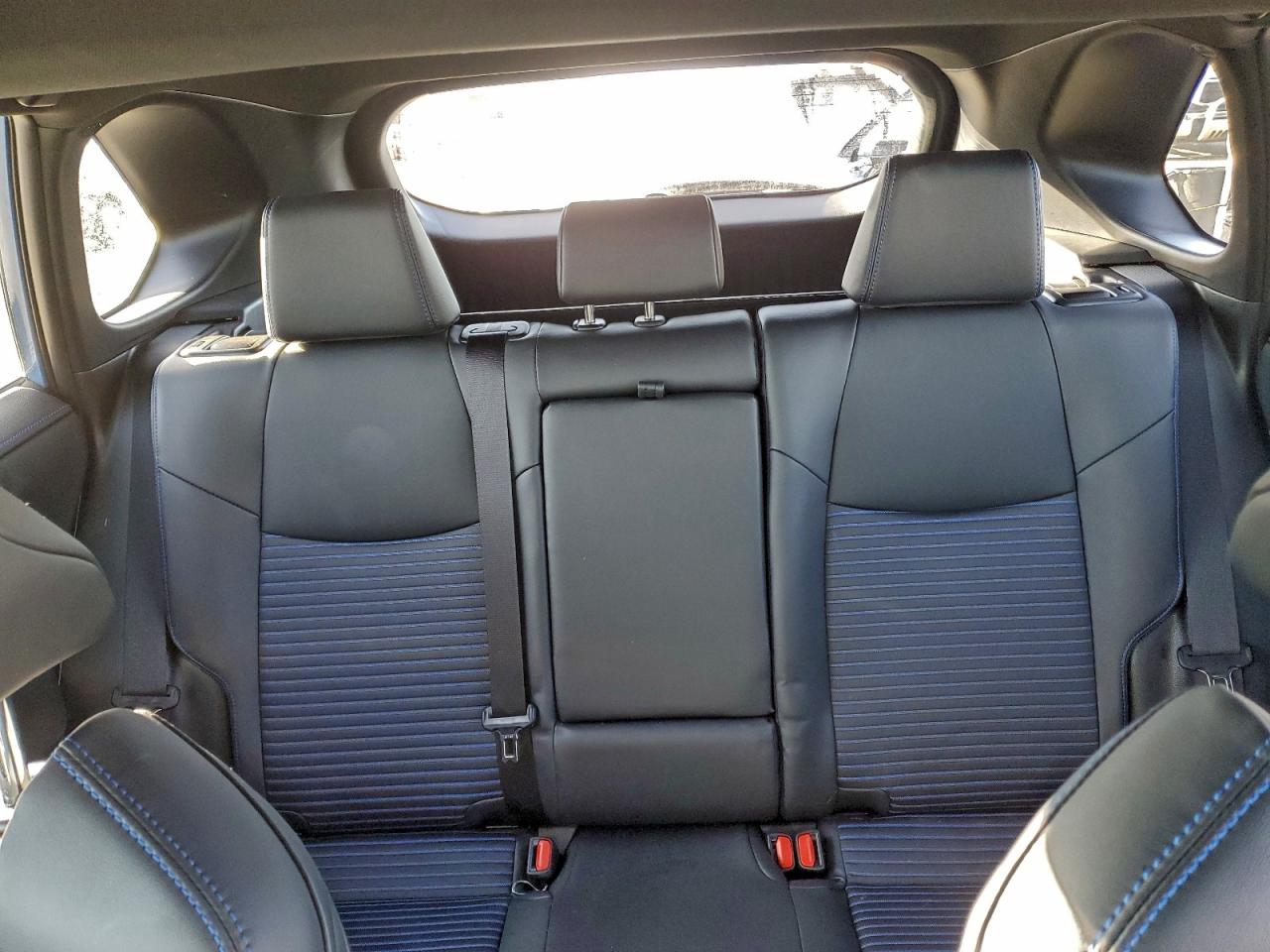 Toyota RAV4 Xse Image 10