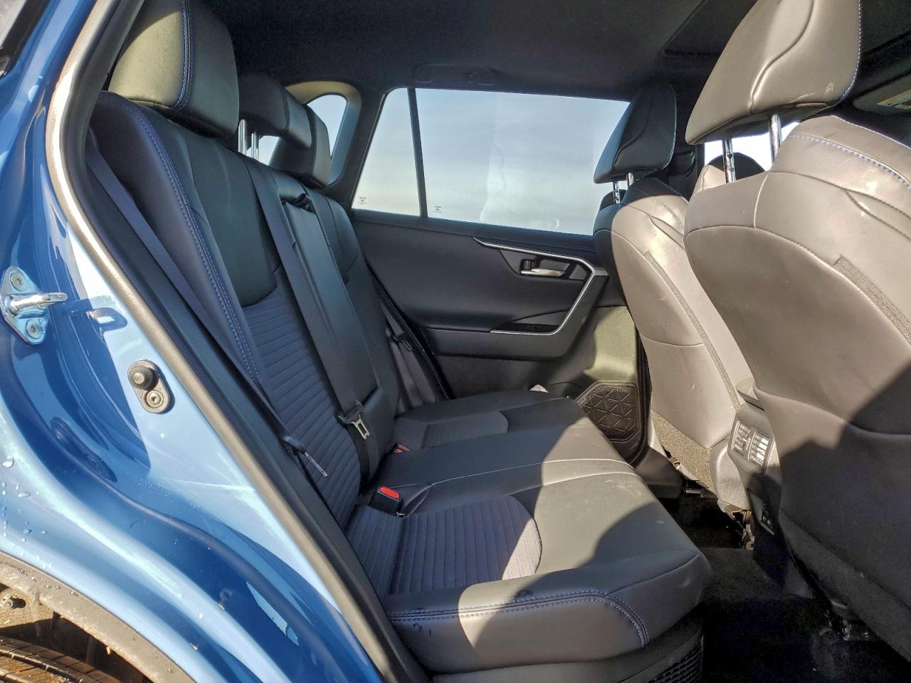 Toyota RAV4 Xse Image 7