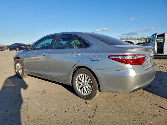 Toyota Camry Le Image 3
