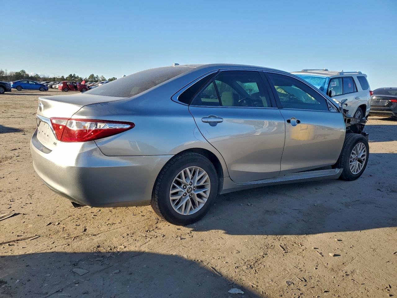Toyota Camry Le Image 12
