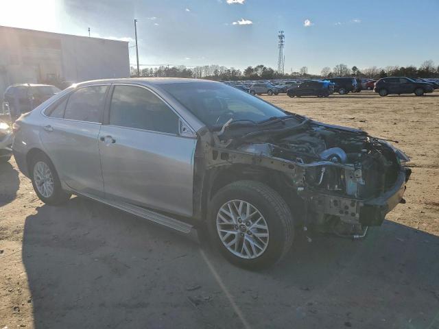 Toyota Camry Le Image 2