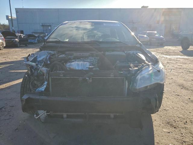 Toyota Camry Le Image 8