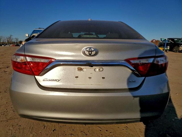 Toyota Camry Le Image 4