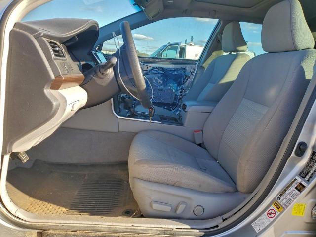 Toyota Camry Le Image 11