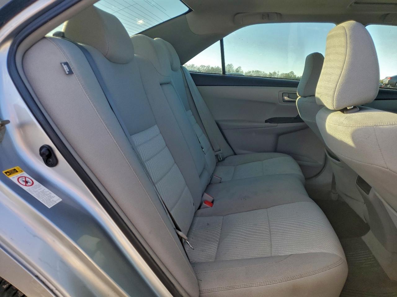 Toyota Camry Le Image 6