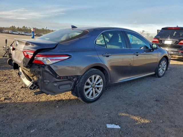 Toyota Camry Le Image 11