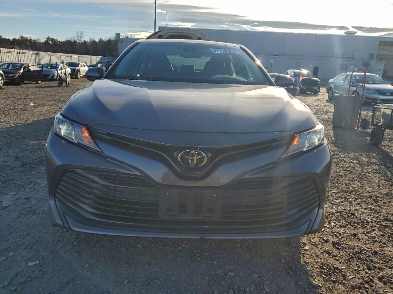 Toyota Camry Le Image 12