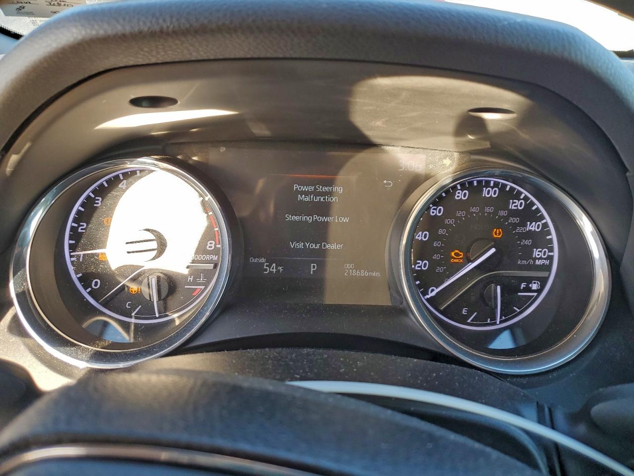 Toyota Camry Le Image 5