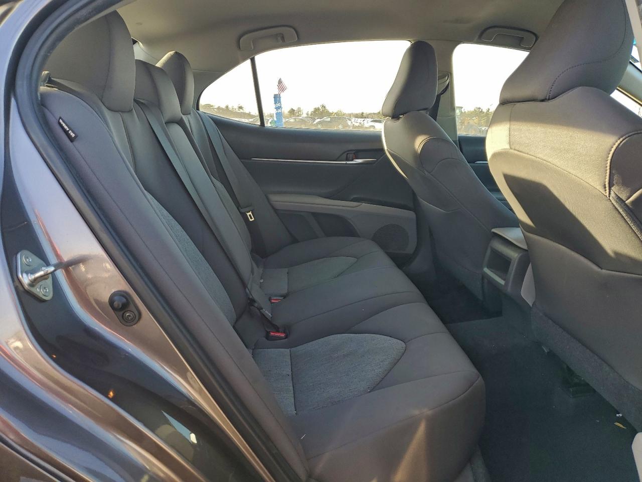 Toyota Camry Le Image 10