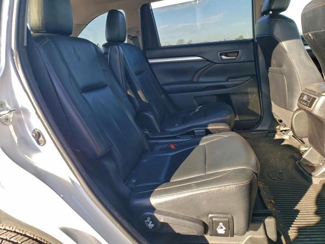 Toyota Highlander Se Image 12