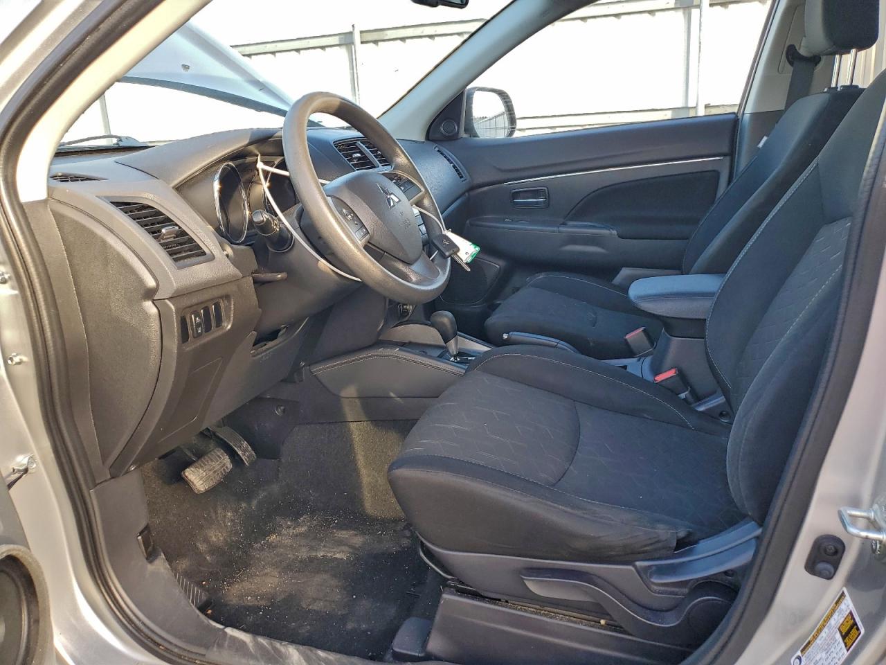 Mitsubishi Outlander Es Image 3