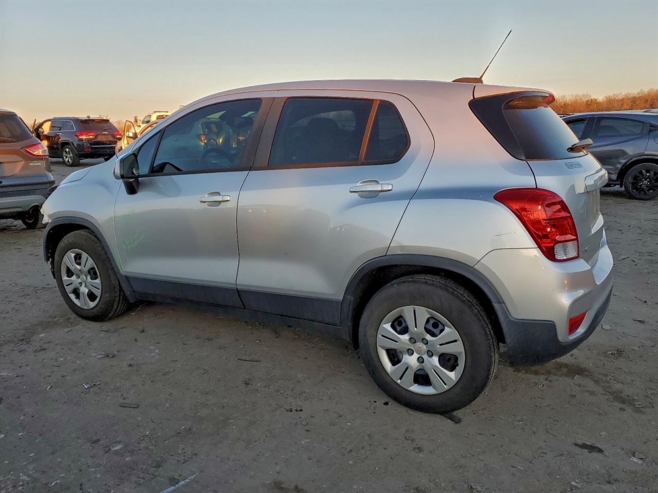 Chevrolet Trax Ls Image 5